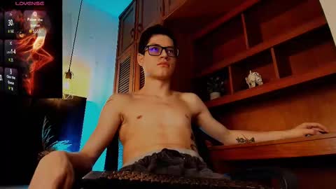  W O L F  online show from October 2025 11:41:02 AM