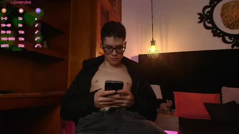  W O L F  online show from April 2026 11:29:02 AM