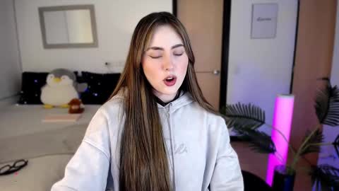   online show from December 2024 02:42:01 AM