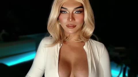 Julia online show from October 2025 07:46:02 PM