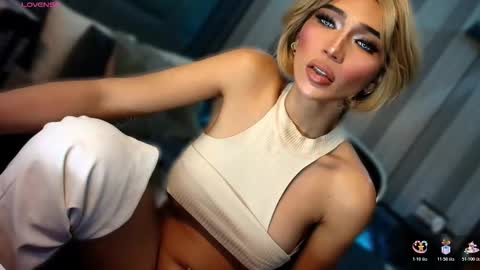 Snapshot of womanofyourdesire_ts chatting on March 2026 02:02:01 AM Julia online show from March 2026 02:02:01 AM