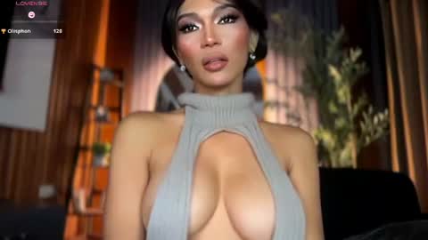 Snapshot of womanofyourdesire_ts chatting on June 2026 02:42:02 AM Julia online show from June 2026 02:42:02 AM