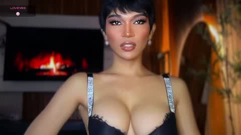 Snapshot of womanofyourdesire_ts chatting on August 2026 04:48:01 AM Julia online show from August 2026 04:48:01 AM