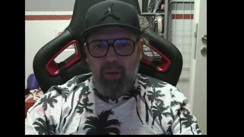 Snapshot of womenizzeer chatting on May 2026 11:12:02 PM Adam online show from May 2026 11:12:02 PM