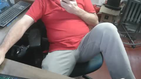 Snapshot of woodworker6473 chatting on May 2026 11:22:01 PM woodworker6473 online show from May 2026 11:22:01 PM