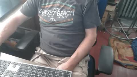 Snapshot of woodworker6473 chatting on June 2026 01:28:02 PM woodworker6473 online show from June 2026 01:28:02 PM