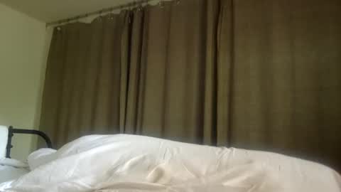 woof_wolf37 online show from April 2026 06:10:01 PM