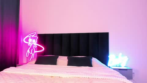 Emi online show from December 2024 08:06:02 PM