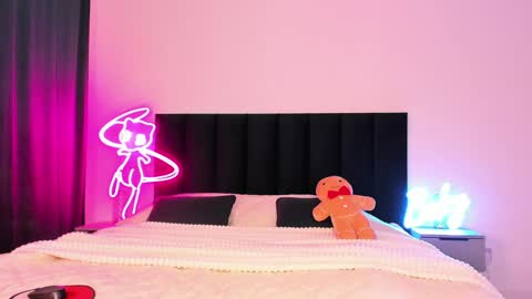 Emi online show from December 2024 02:01:02 AM