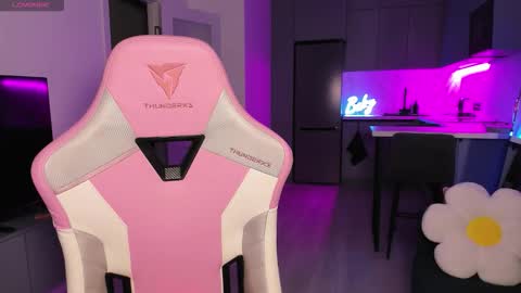 Emi online show from September 2025 06:02:02 PM