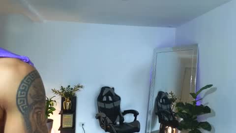 wyatt online show from October 2025 09:56:01 PM