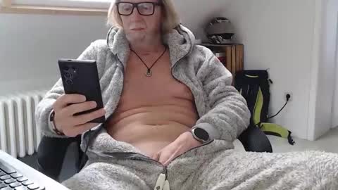 WyattEarp64 online show from November 2025 01:34:01 PM