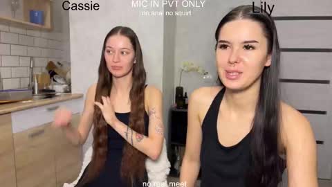 wiwi clap clap cat baby girl online show from February 2026 11:04:02 AM