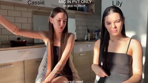 wiwi clap clap cat baby girl online show from February 2026 10:29:01 AM