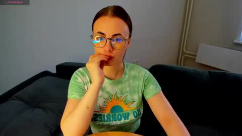 Snapshot of xapka_lapka chatting on May 2026 04:29:02 AM Alice online show from May 2026 04:29:02 AM