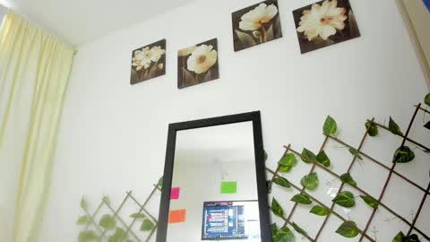       S A R A      100K followers online show from December 2024 10:05:01 PM