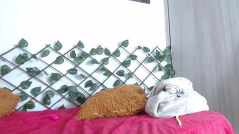       S A R A      100K followers online show from March 2025 02:43:02 PM