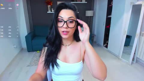 Christal online show from October 2025 07:12:02 PM