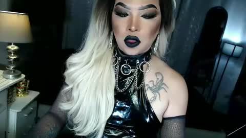 Zhavia online show from October 2025 05:54:02 PM