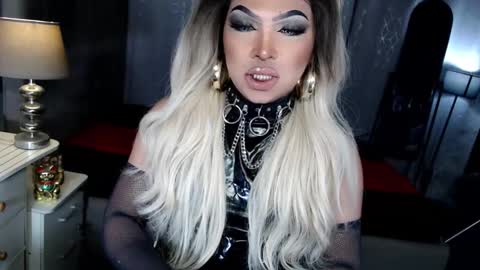 Zhavia online show from October 2025 07:03:01 PM