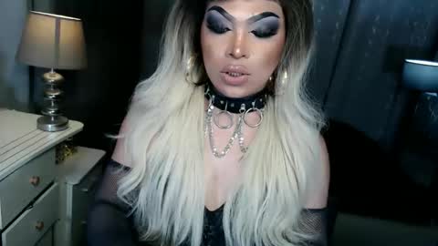 Zhavia online show from November 2025 09:05:02 PM