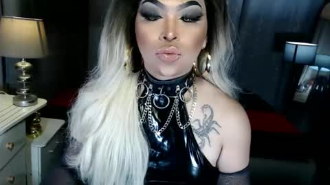 Zhavia online show from December 2025 07:08:02 PM