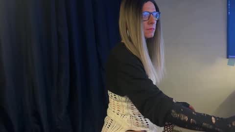 xdresserwithass online show from November 2025 09:02:01 PM