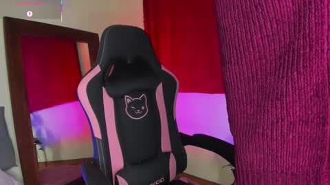 Snapshot of xemily_hardy chatting on October 2025 01:17:01 AM Kanae. online show from October 2025 01:17:01 AM