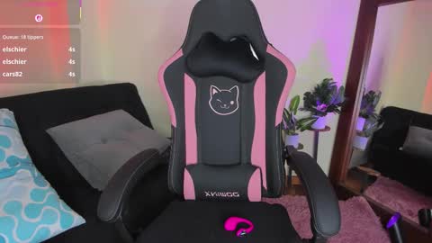 Snapshot of xemily_hardy chatting on November 2025 11:29:01 PM Kanae. online show from November 2025 11:29:01 PM