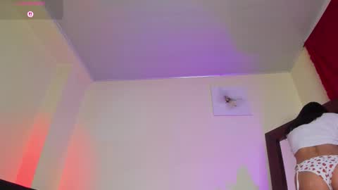 Snapshot of xemily_hardy chatting on November 2025 11:15:02 PM Kanae. online show from November 2025 11:15:02 PM