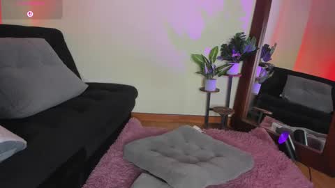 Snapshot of xemily_hardy chatting on November 2025 12:33:01 AM Kanae. online show from November 2025 12:33:01 AM