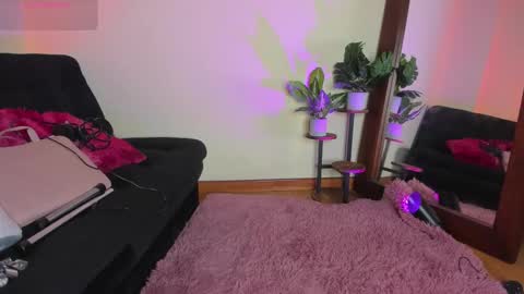 Snapshot of xemily_hardy chatting on November 2025 10:47:01 PM Kanae. online show from November 2025 10:47:01 PM