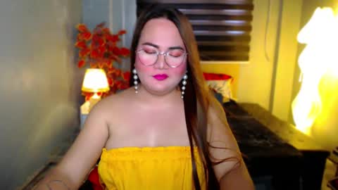 xhotlaurax online show from December 2025 05:01:01 AM