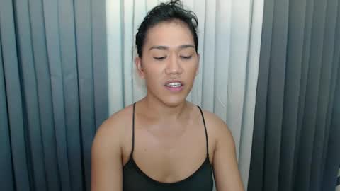 GWEN THOMPSON .......   online show from December 2024 05:18:02 AM