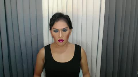 GWEN THOMPSON .......   online show from December 2024 10:44:02 PM