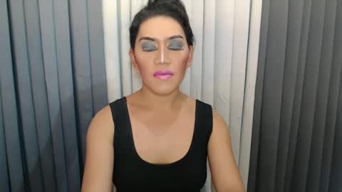 GWEN THOMPSON .......   online show from December 2024 11:31:02 PM