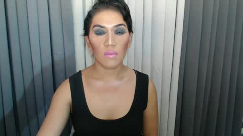 GWEN THOMPSON .......   online show from December 2024 04:05:02 AM