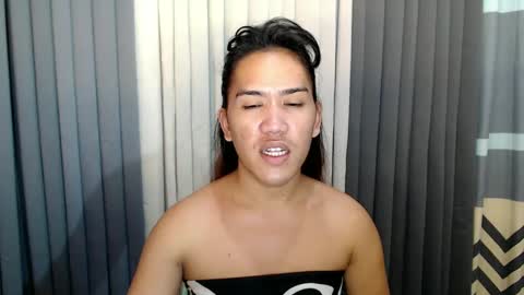 GWEN THOMPSON .......   online show from January 2025 08:01:01 AM