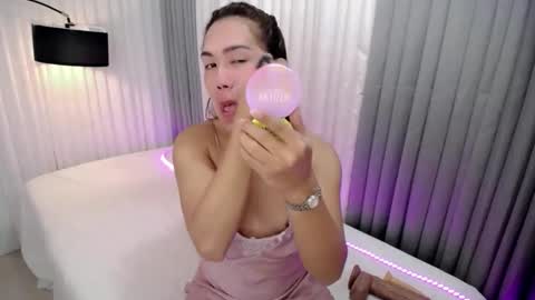 GWEN THOMPSON .......   online show from September 2025 03:35:02 PM