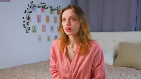 Luna and Lina online show from December 2025 04:20:02 AM