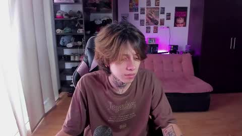 Snapshot of xice_boy chatting on April 2026 06:31:02 PM xIce Boy online show from April 2026 06:31:02 PM