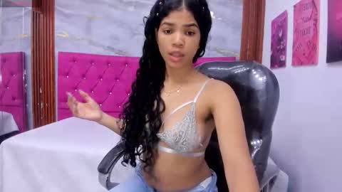 Snapshot of ximena_ruiz18 chatting on June 2026 12:55:01 PM Ximena Ruiz online show from June 2026 12:55:01 PM
