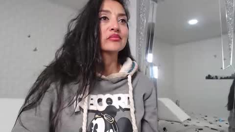 ximena suarez online show from February 2025 04:20:01 AM