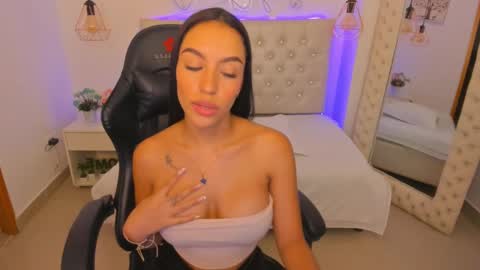 xiomara_cortes online show from February 2025 07:10:02 PM