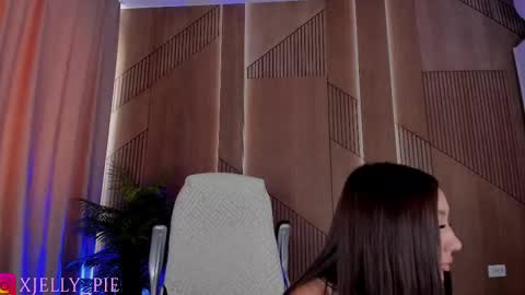 Snapshot of xjelly_piee chatting on September 2025 12:16:01 PM Charisma online show from September 2025 12:16:01 PM