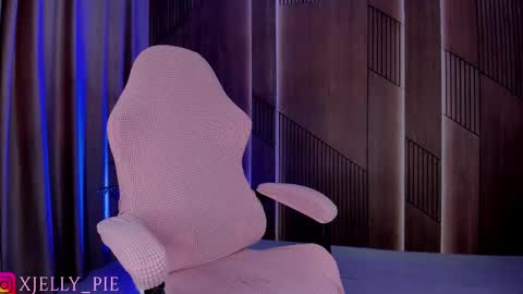 Snapshot of xjelly_piee chatting on November 2025 06:46:02 AM Charisma online show from November 2025 06:46:02 AM