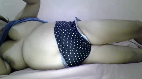 Snapshot of xjuicytits chatting on June 2026 12:59:01 AM xjuicytits online show from June 2026 12:59:01 AM