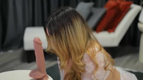 Julia online show from November 2025 05:05:02 PM