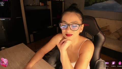 Lara online show from December 2024 10:02:02 PM