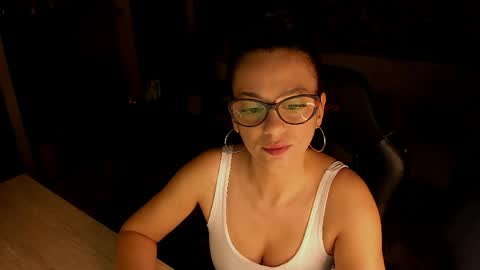 Lara online show from April 2026 08:06:02 PM